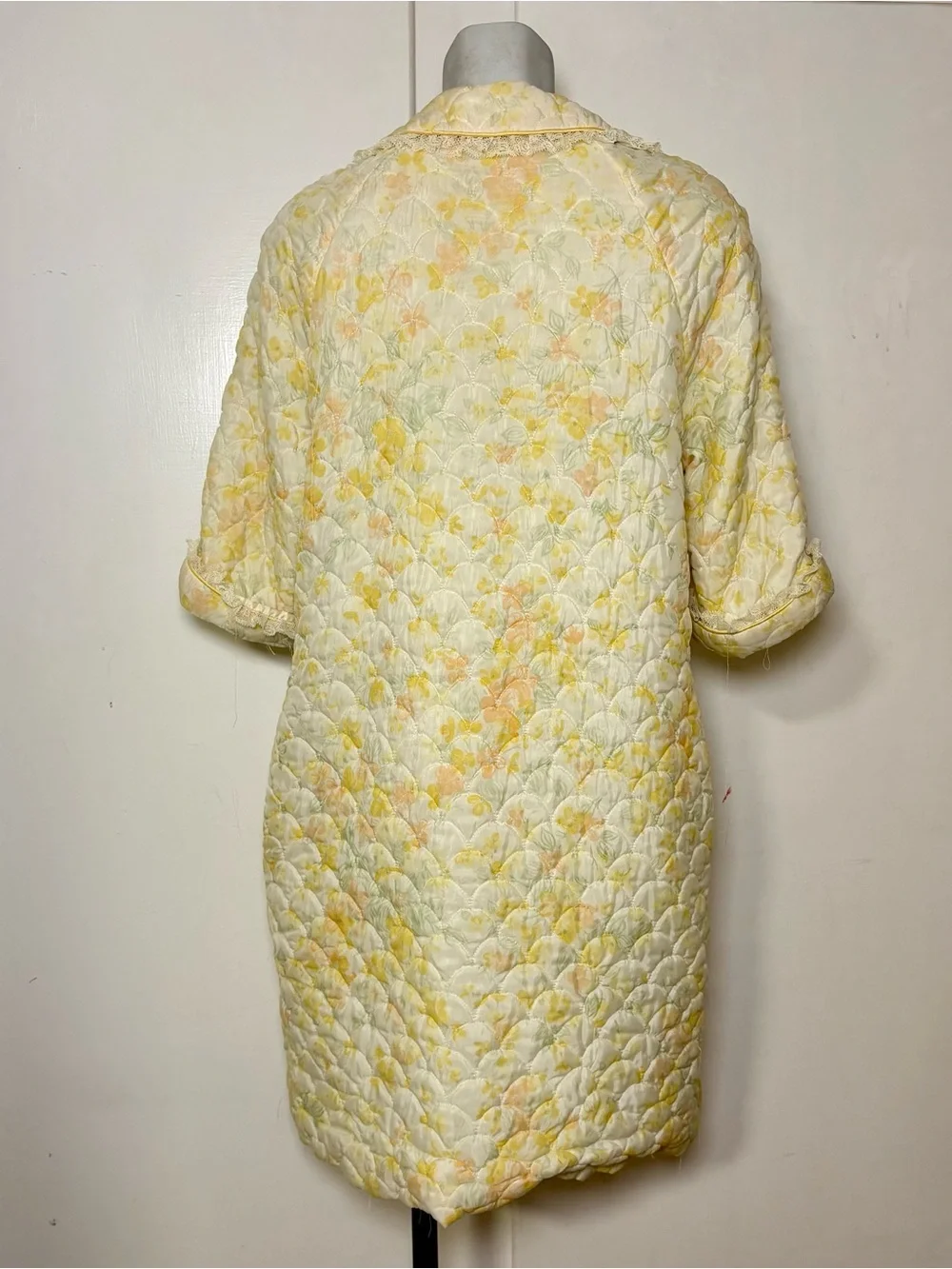 Vintage 50s Barbizon Floral Satin Lace Trim Quilted Robe Housecoat